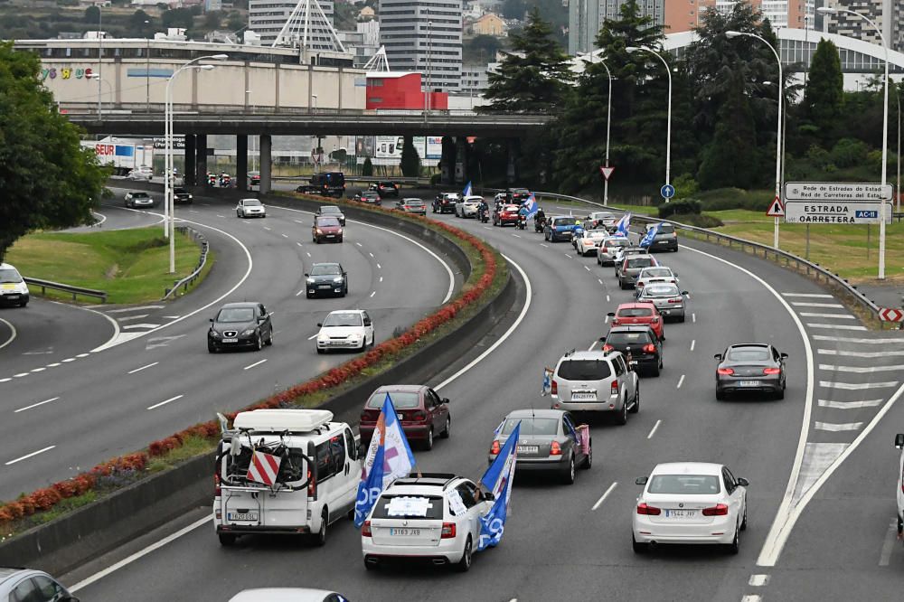 La caravana en defensa del Deportivo colapsó el tráfico en varios puntos de A Coruña.