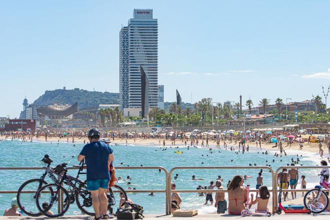 Barcelona començarà a cobrar per aparcar a les platges des de l’1 d’abril: horaris, carrers i preus