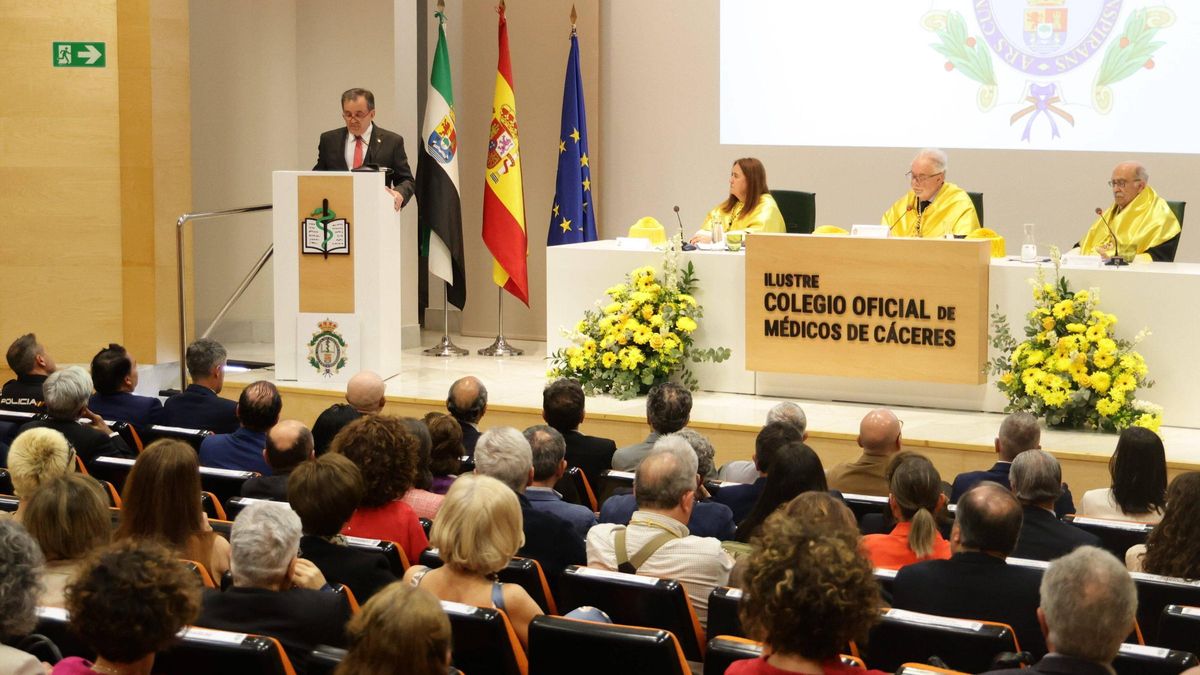 Galería | Evelio Robles ingresa en la Academia de Medicina de Extremadura