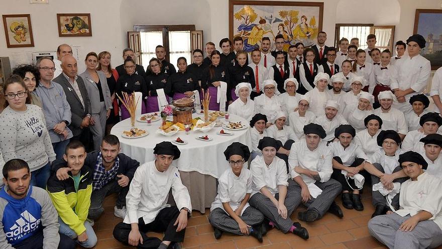 Foto de familia en el inicio del curso de El Henchidero.