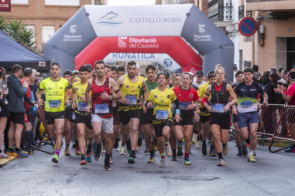 Imagen de la salida con casi 900 corredores.