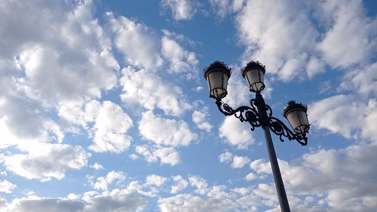 Nubes y claros sobre el cielo de Córdoba.
