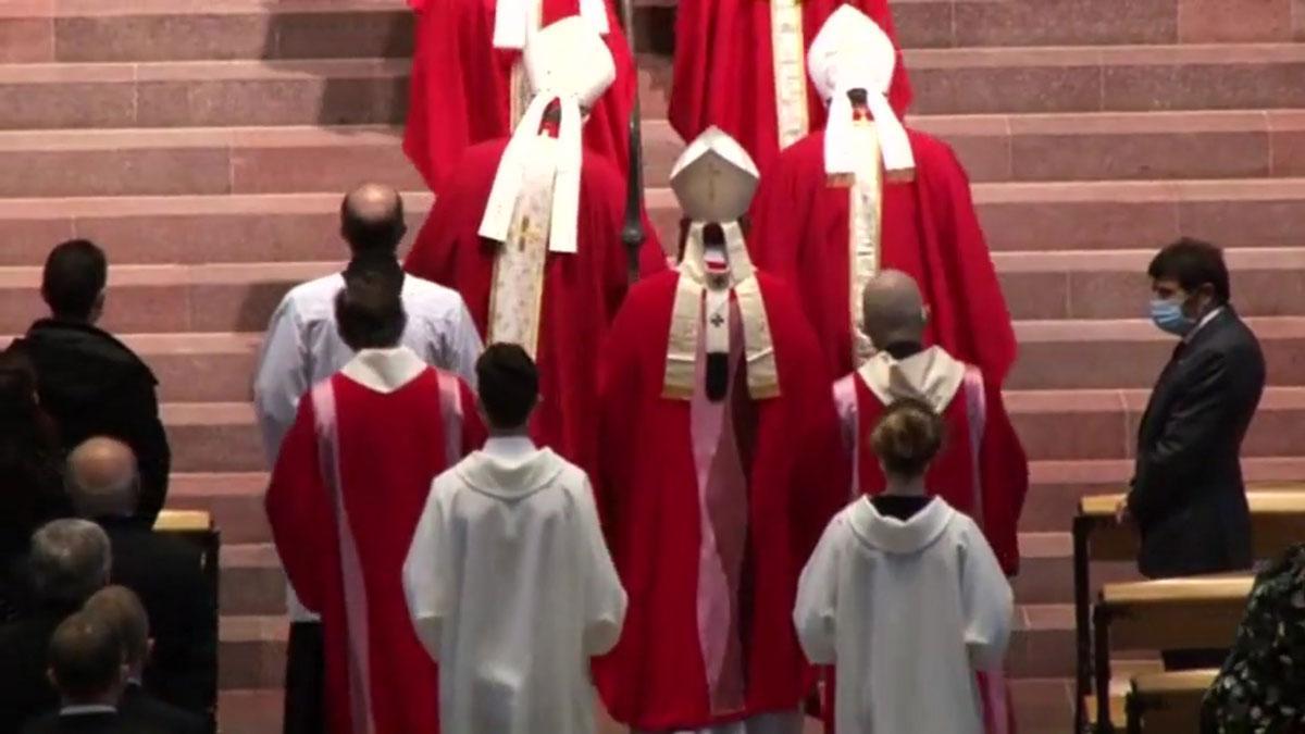 Albert Batlle, en primera fila del acto de beatificación celebrado en la Sagrada Família con 600 personas