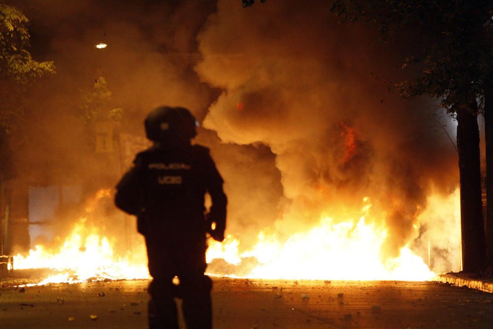 Contenidors cremats, càrregues policials i enfrontaments a Girona