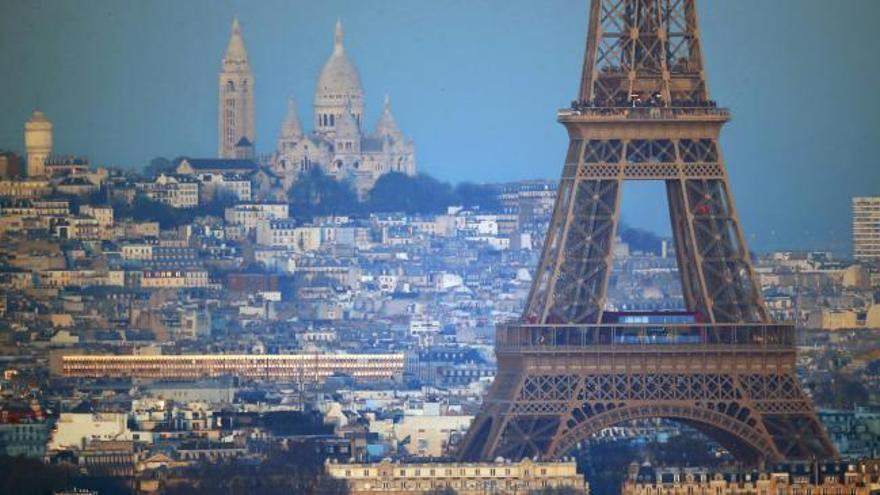 La Torre Eiffel reabre tras un cierre de más de tres meses