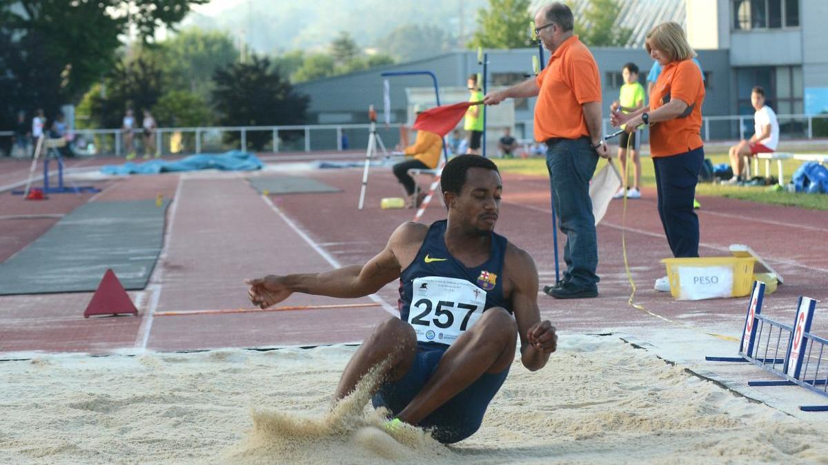 Prueba deportiva de salto en las instalaciones del CGTD. // R. Vázquez