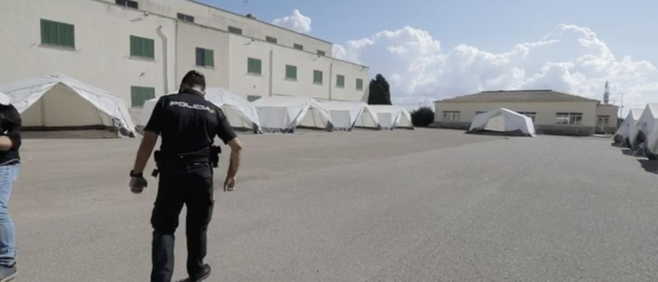 Son Tous se convierte en un campamento para acoger a los migrantes argelinos llegados en patera a Mallorca