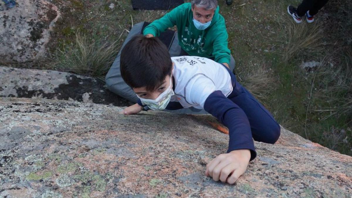 Un joven, durante una de las salidas del club. | Cedida