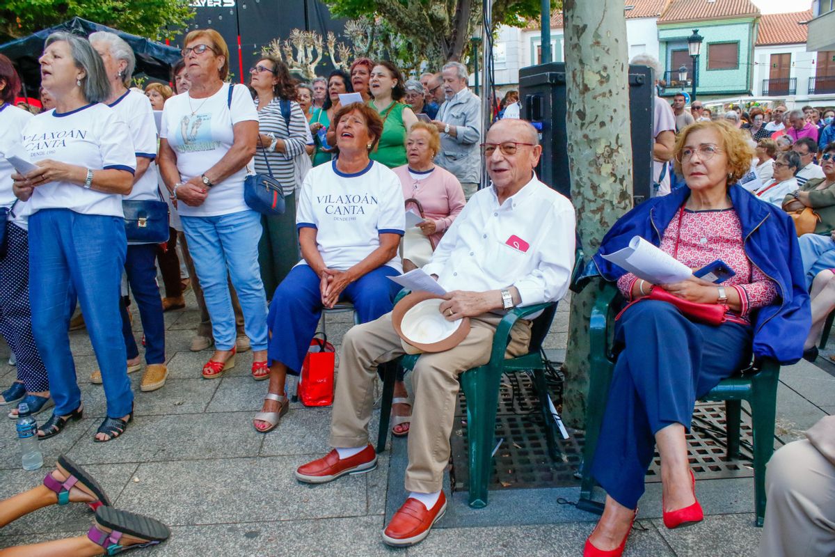 Salvador Cores, "Manso", fundador del "Vilaxoán Canta", no quiso perderse el evento.