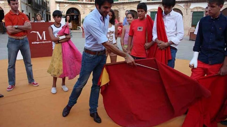 Salvador Vega, en una lección de la Escuela Taurina de la Diputación de Málaga.