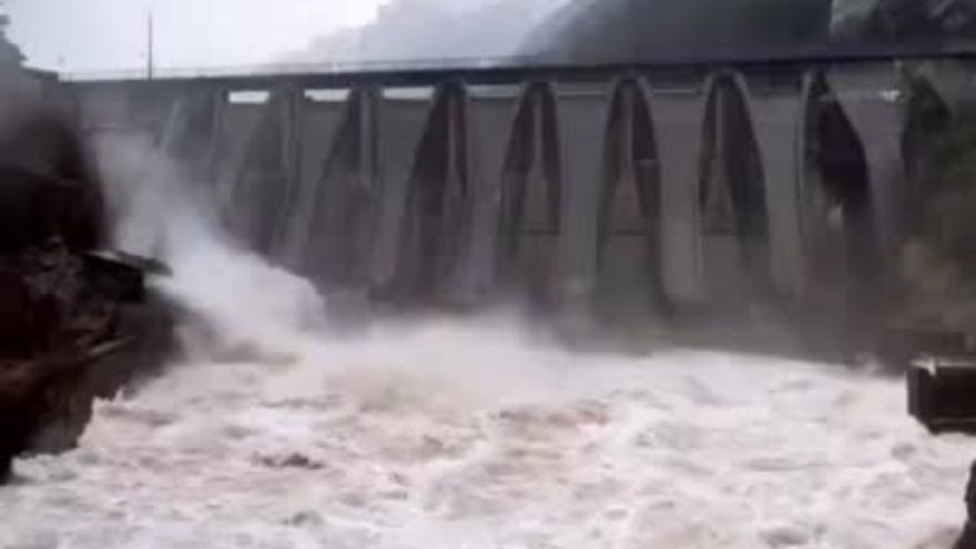 VÍDEO | El agua a su paso por el Embalse de Canfranc