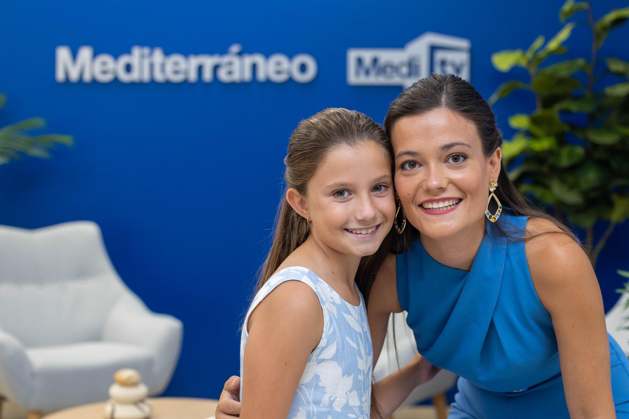 Visita de les reines de les festes a Mediterráneo i les claus de Collazos al front de la Junta