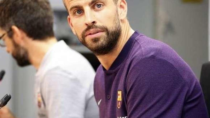 Piqué, ayer durante su rueda de prensa. // Efe