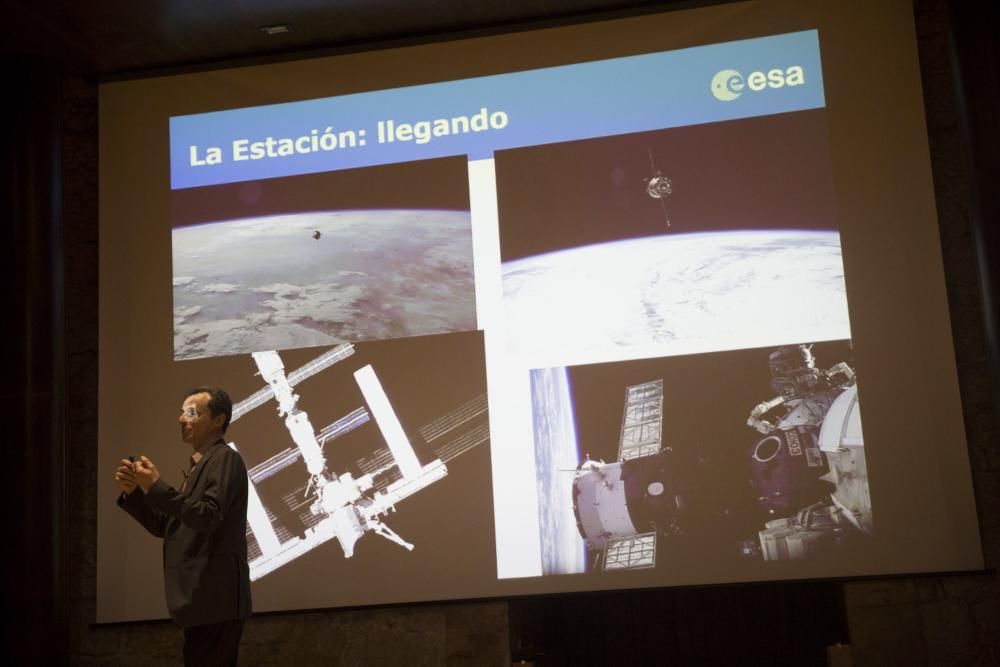 Pedro Duque participa en la segunda jornada de la II Semana de la Ciencia