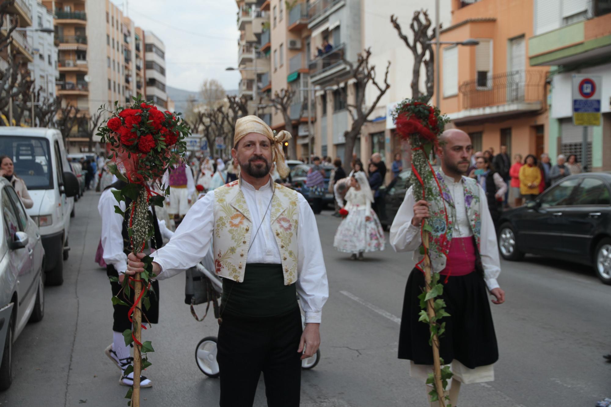 Emotiva y participativa ofrenda en las Fallas de la Vall