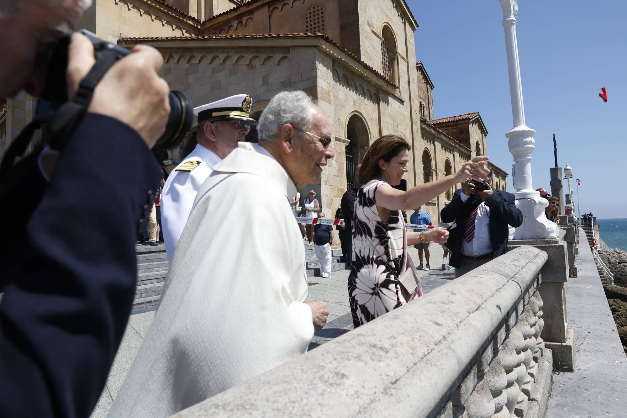 La misa con la Armada y la ofrenda floral del Carmen en Gijón, en imágenes