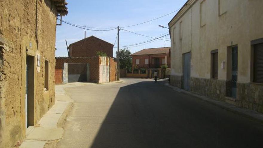 Zona de la calle de Manganeses de la Polvorosa donde está proyectada la alineación de edificios para ser ampliada.