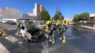 Un coche se prende fuego cuando circulaba en Agüimes