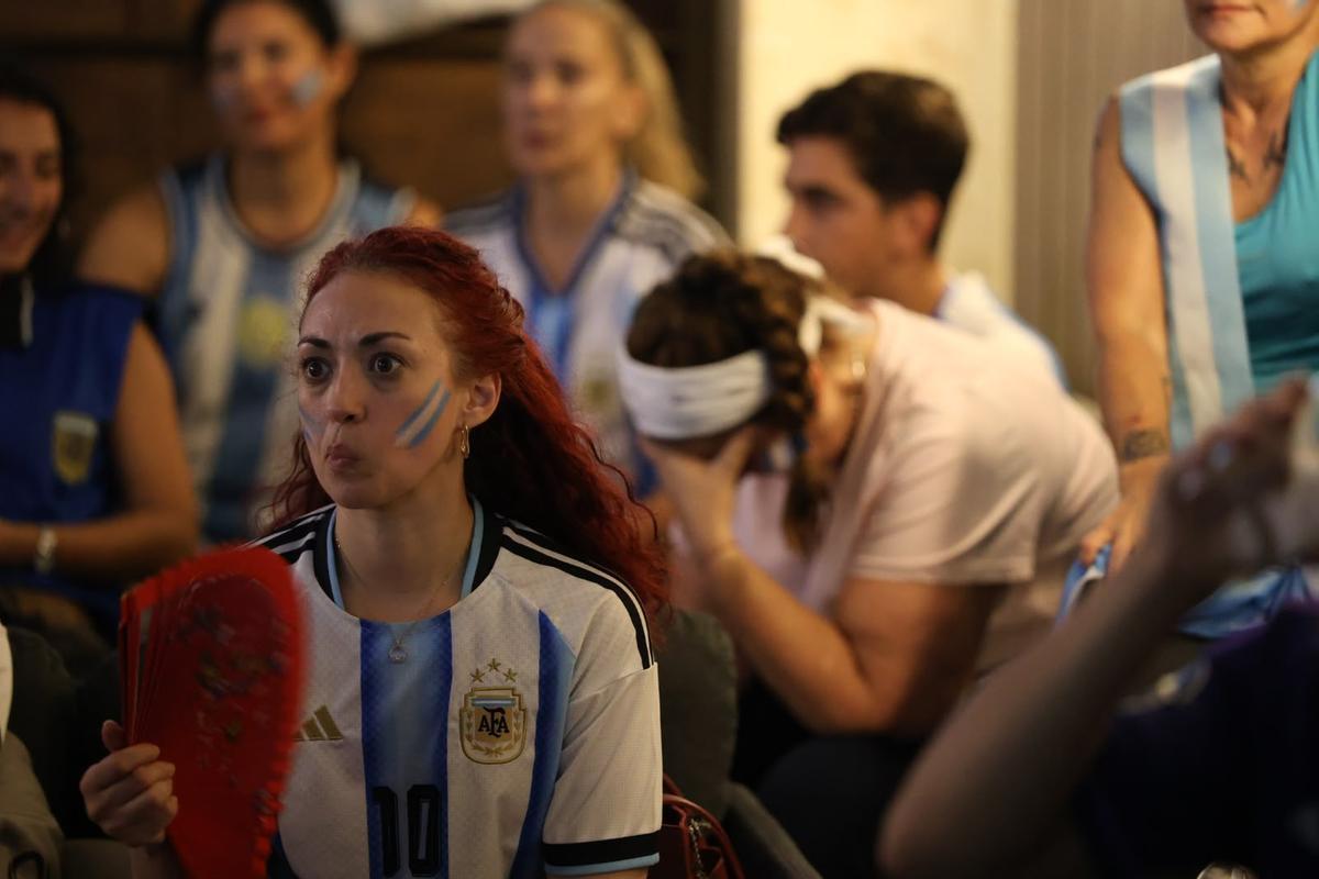 Los aficionados argentinos en Córdoba vibran con su equipo en la final del Mundial 2026