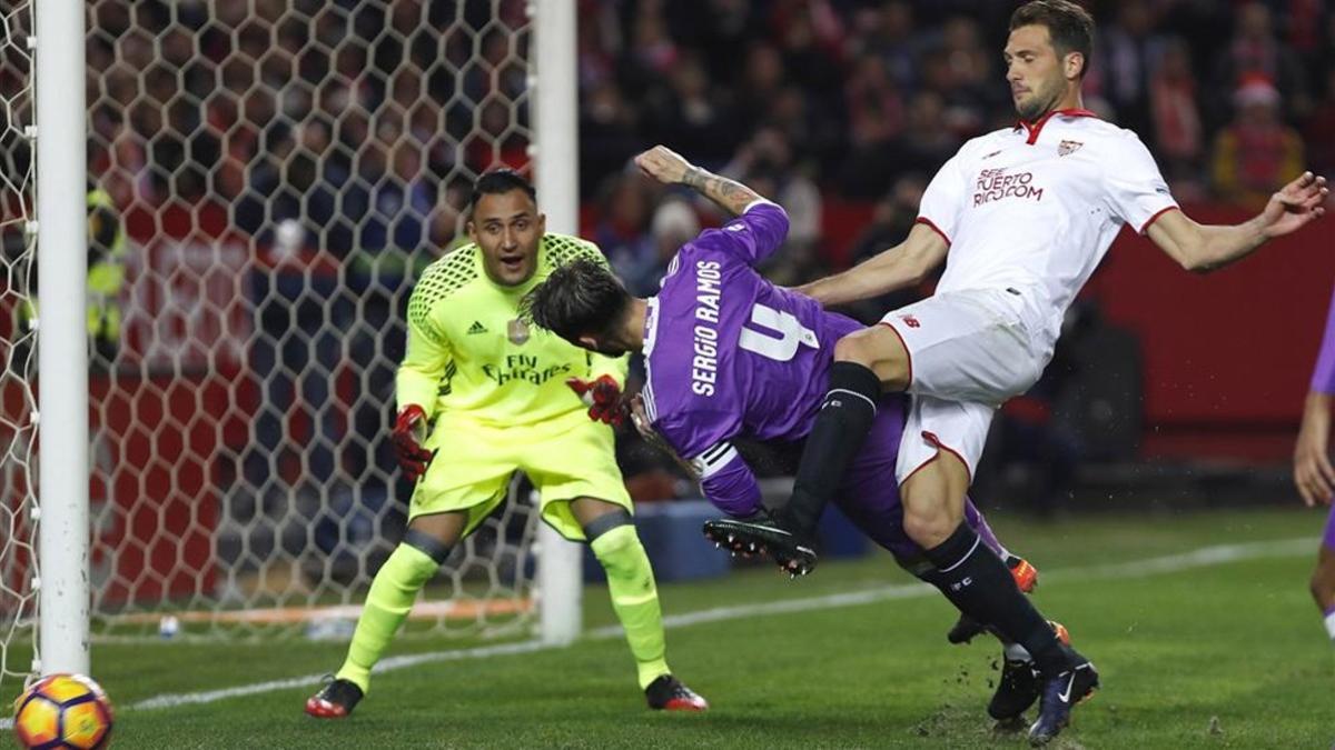 Keylor, el gran señalado en la derrota del Madrid en el Pizjuán