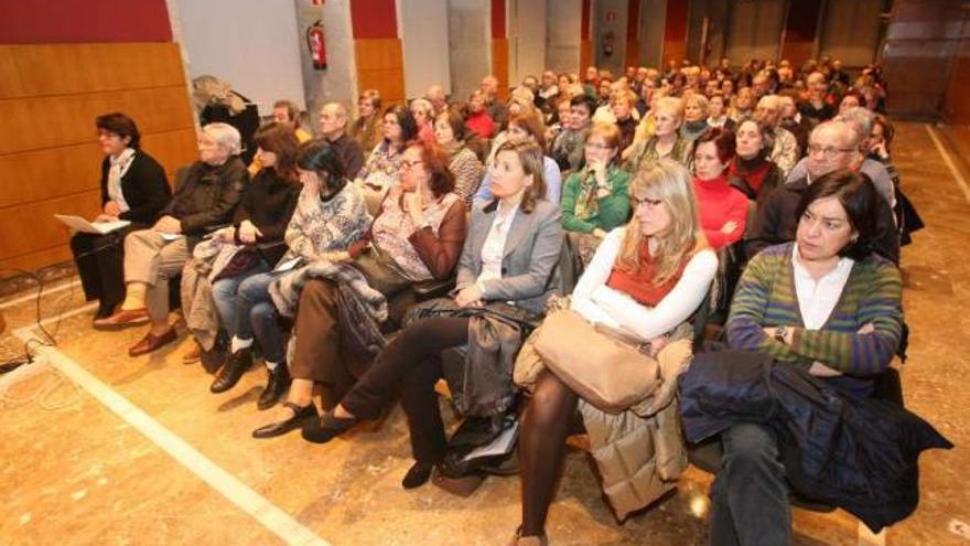 Público asistente a la charla sobre el suicidio en el auditorio vigués del Areal.  // Jesús de Arcos