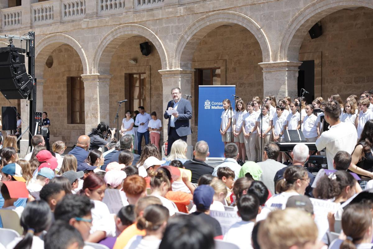 Un millar de escolares mallorquines reivindican el "valor cultural" de La Balanguera en la Misericòrdia de Palma