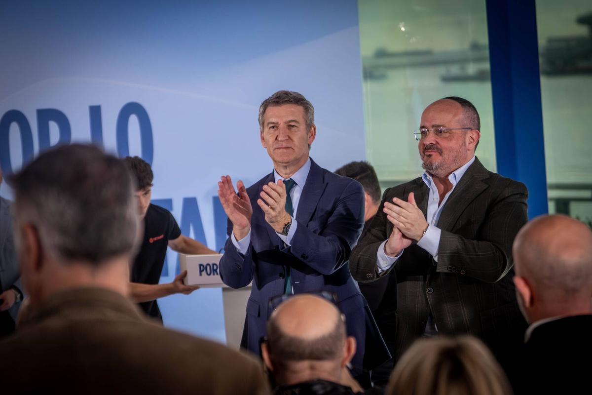 Barcelona 12/01/2026 Política. Alberto Núñez Feijóo ha viajado a Barcelona este lunes para reunir a su comité de dirección en la capital catalana y presentar un 'plan integral de vivienda' en el Eurostars Grand Marina. Con la presencia de Dolors Montserrat,Alberto Fernández,Daniel Sirera,Xavier Albiol.