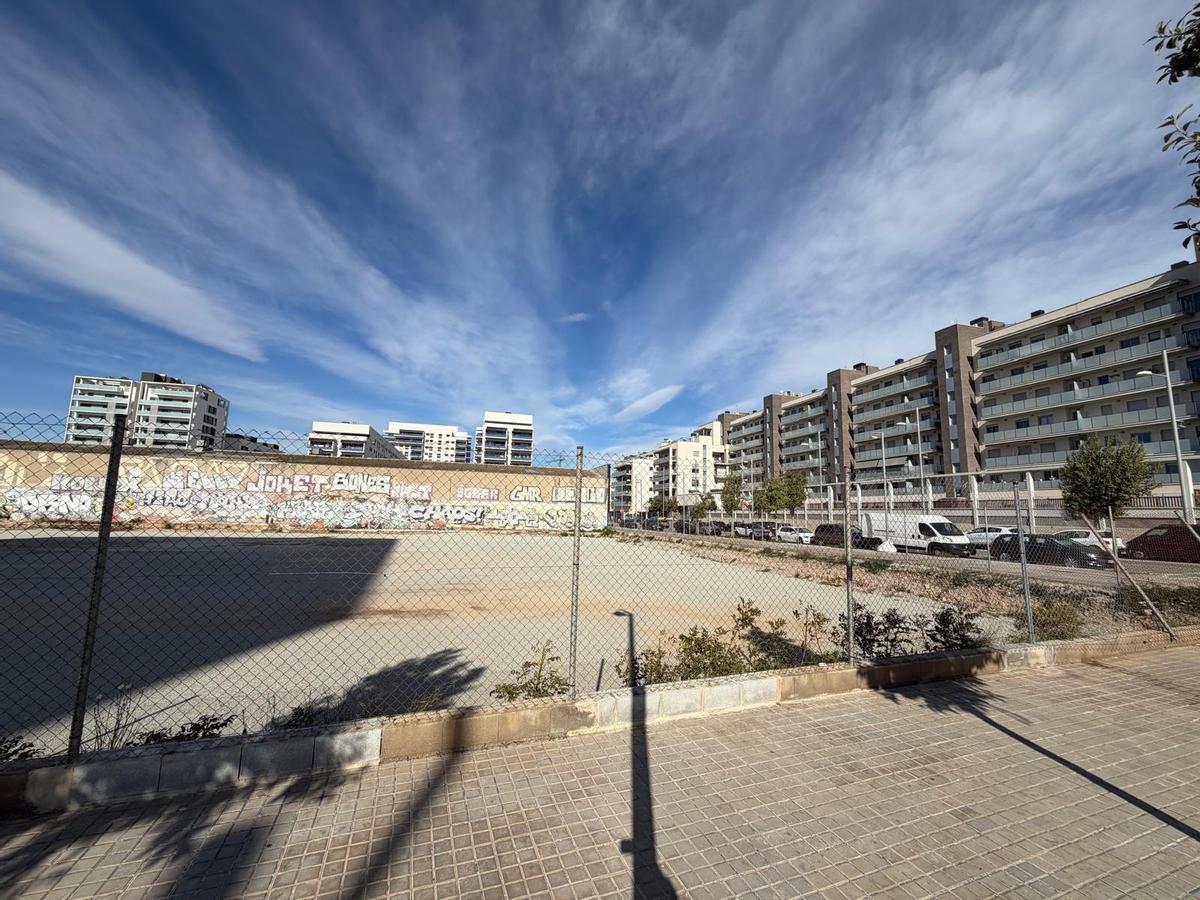 Solar en que está prevista la construcción de la escuela Badalona Port