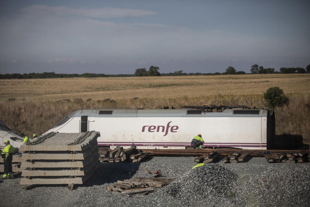 Rescate de la locomotora del Alvia