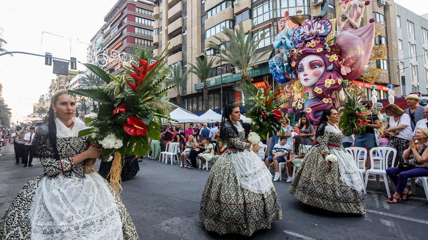 Más de 10000 ramos en la ofrenda a la Virgen del Remedio