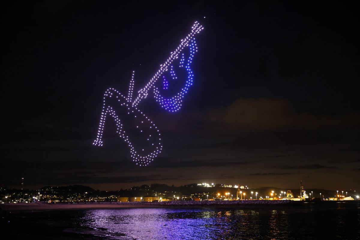 Así fue el espectáculo de drones de Gijón. Así fue el espectáculo de drones de Gijón.