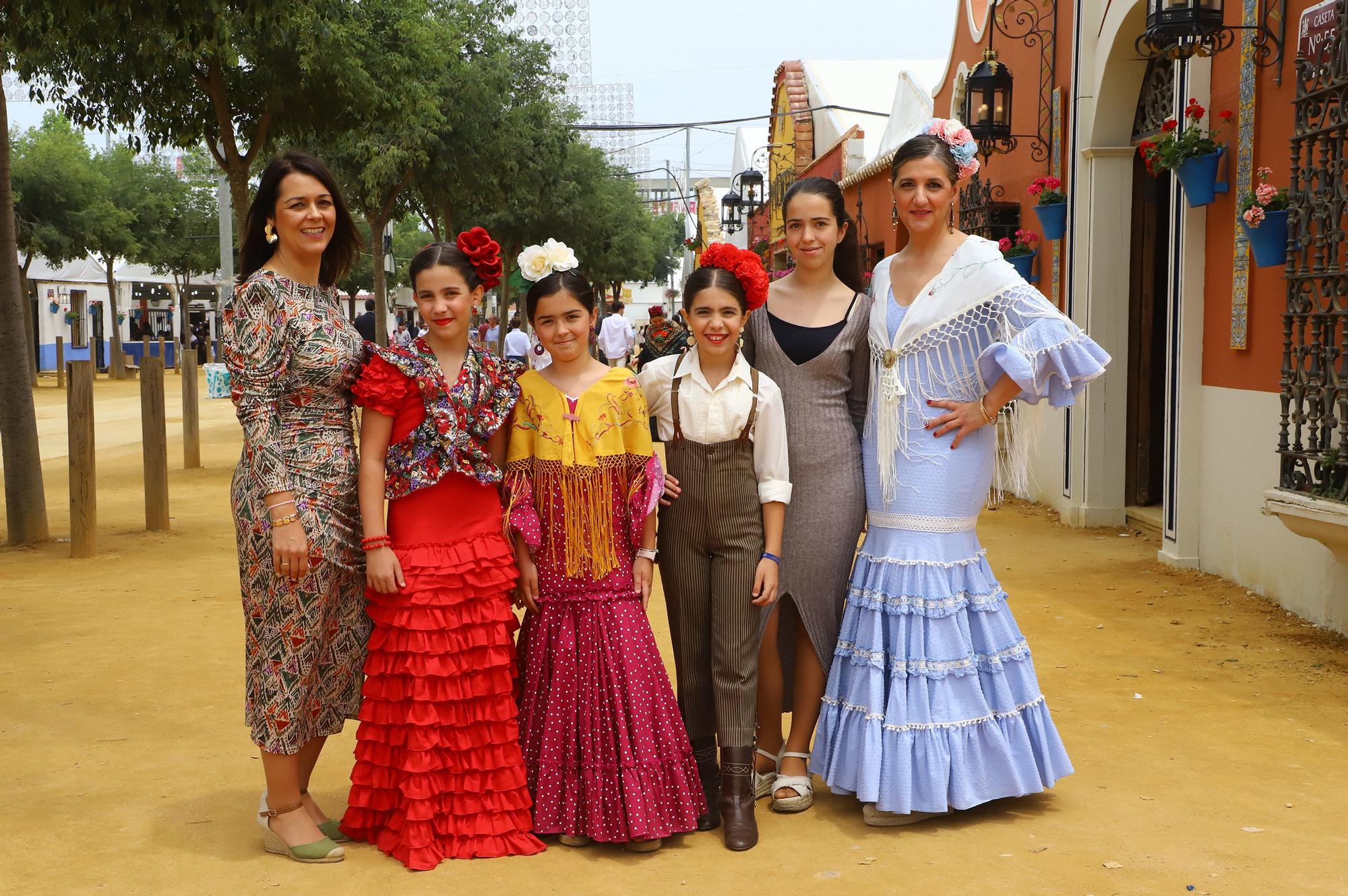 Amigos y familiares en El Arenal el domingo de Feria