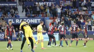 El FC Cartagena vence al Levante con un gran partido y la justicia del VAR