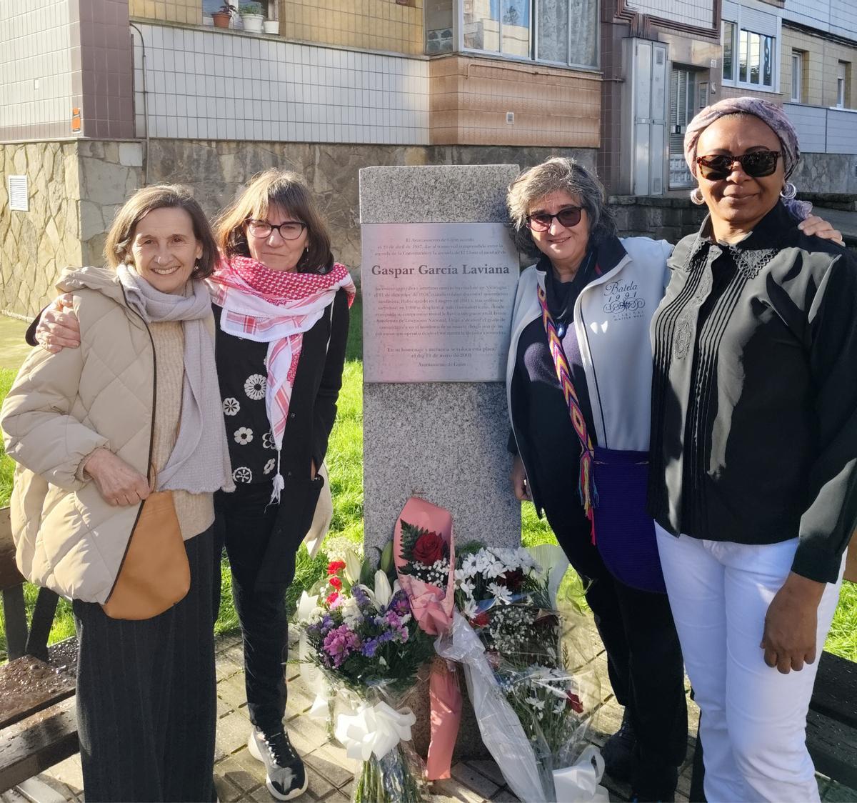Ofrenda floral a Gaspar García Laviana