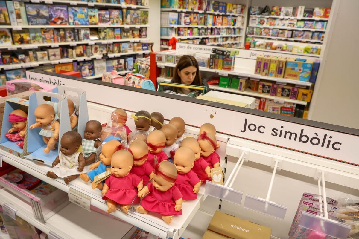 Muñecas en una juguetería en València