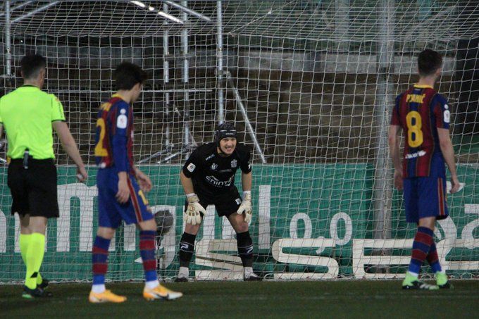 Pjanic se dispone a lanzar el penalti que falló ante el Cornellá