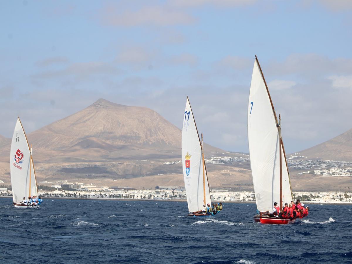 Sexta regata de la liga insular de Lanzarote de barquillos de vela latina de 8,55 metros.