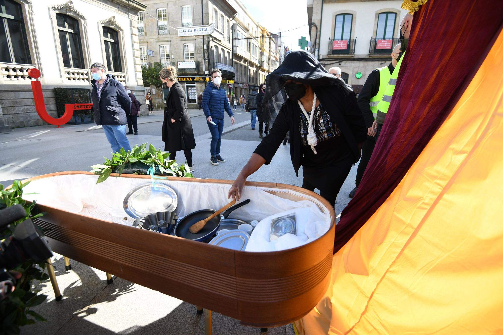 La hostelería de Pontevedra no abandona el luto ante la falta de un “rescate real”