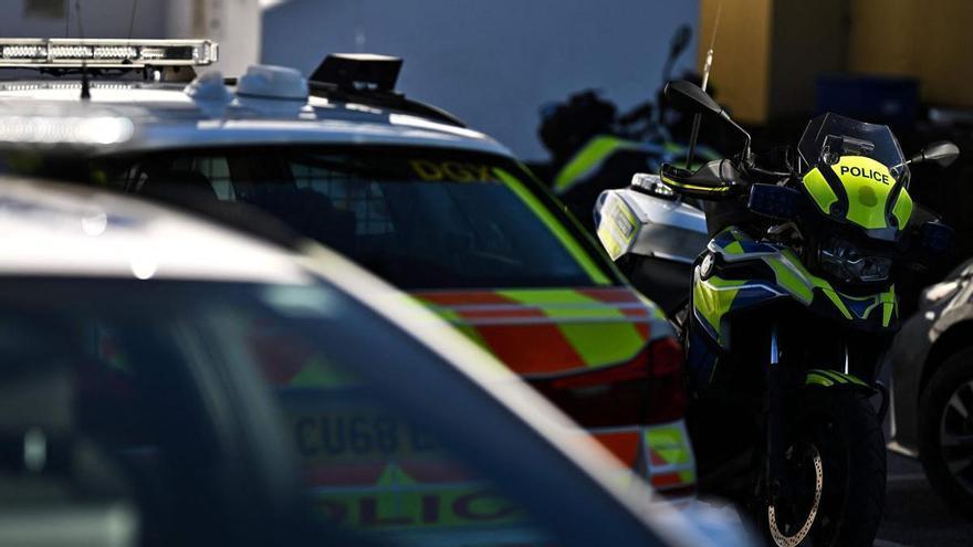 La policía de Londres detiene a un hombre tras apuñalar a dos personas en un barrio de mayoría judía