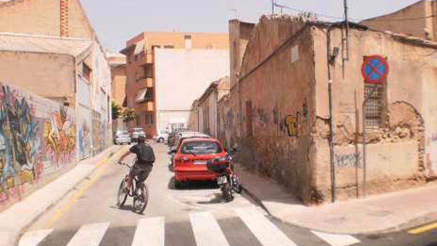 Fachadas de inmuebles situados en la calle Reyes Católicos.