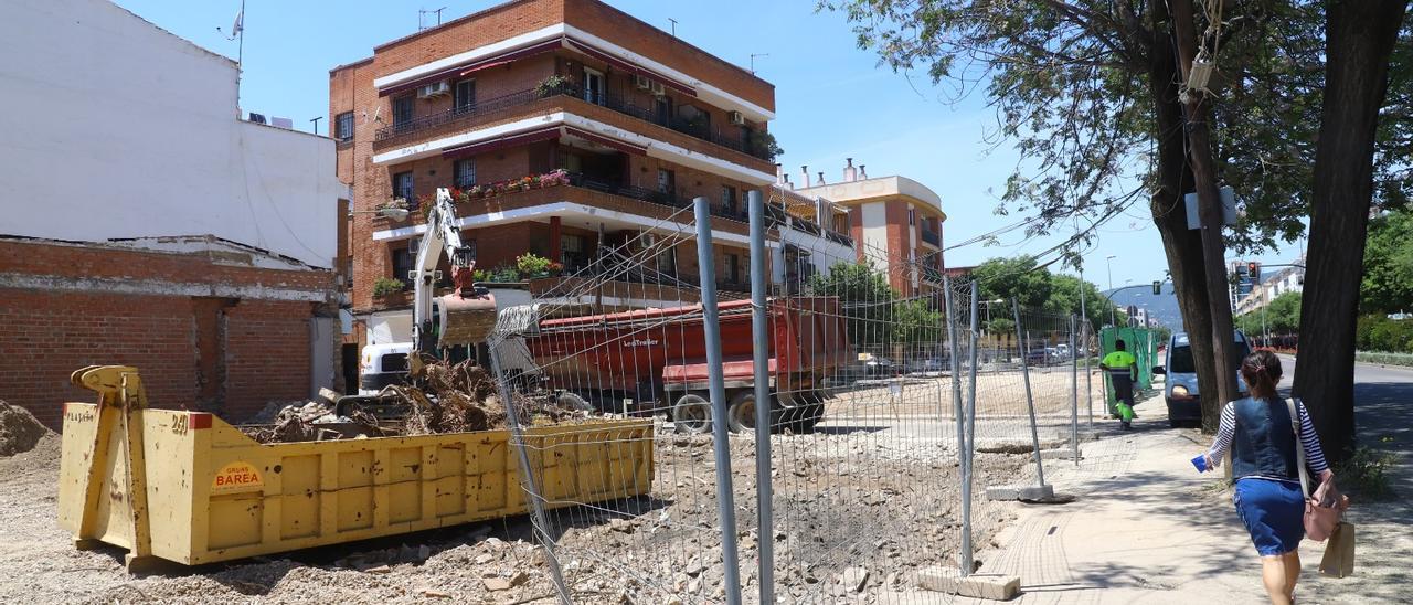 Aspecto de la avenida de Trassierra tras el derribo de varios inmuebles, entre ellos, el bar Pireo.