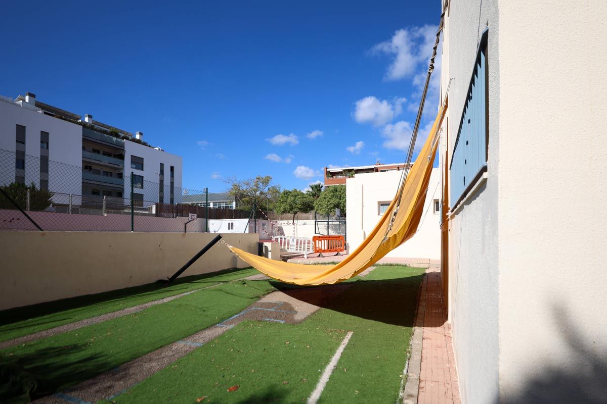 La visita al colegio Can Misses tras las inundaciones, en imágenes