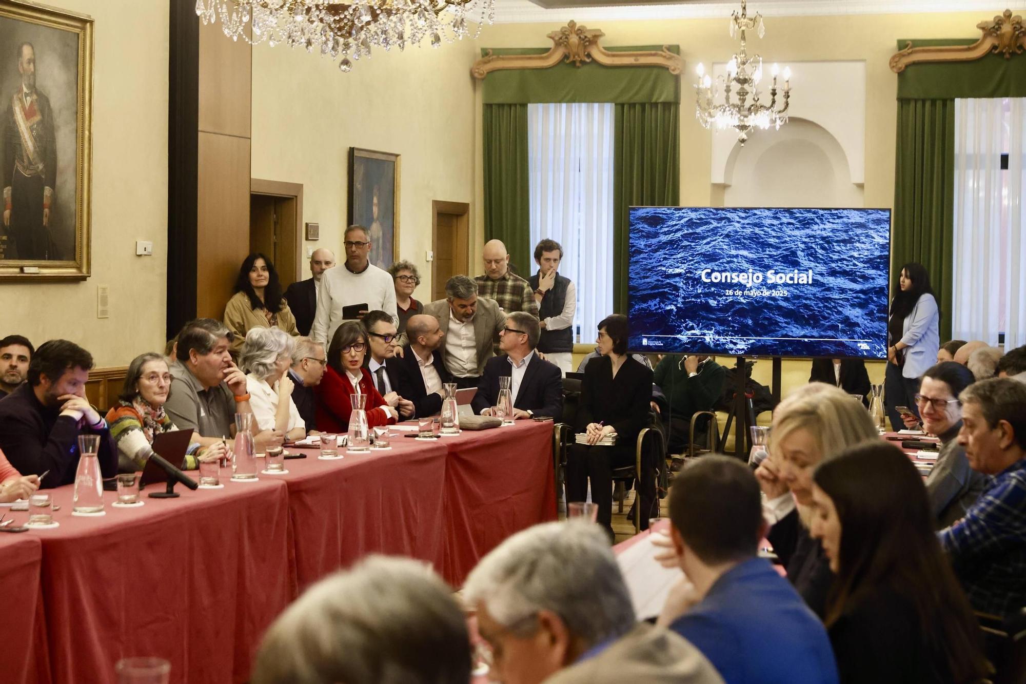 Así fue el tenso Consejo Social por Naval Gijón (en imágenes)