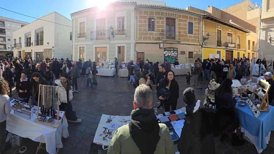 Benimaclet disfruta de su esencia de pueblo con el mercado Prenavidad