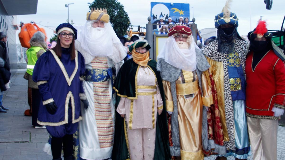 Sus Majestades reparten ilusión en Monesterio Sus Majestades reparten ilusión en Monesterio