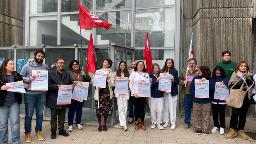 Concentración de la CIG a las puertas de Vilanova. |  FDV