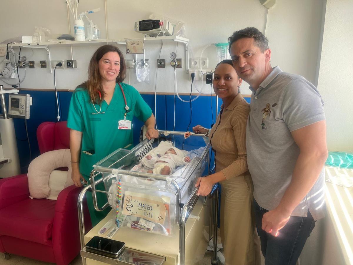 Mateo precisó ser atendido en la UCI Neonatal del Hospital General de Elche durante meses
