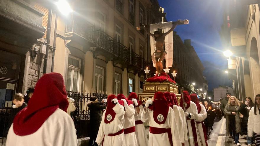 En imágenes: así vivió Grado la solemne procesión de las Siete Palabras