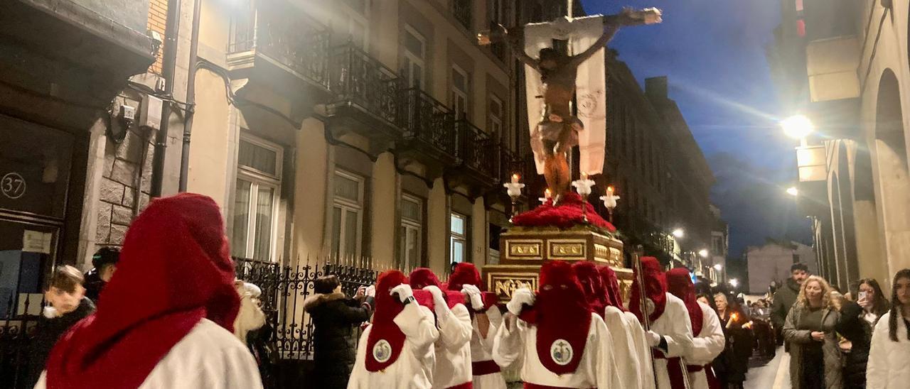 En imágenes: así vivió Grado la solemne procesión de las Siete Palabras