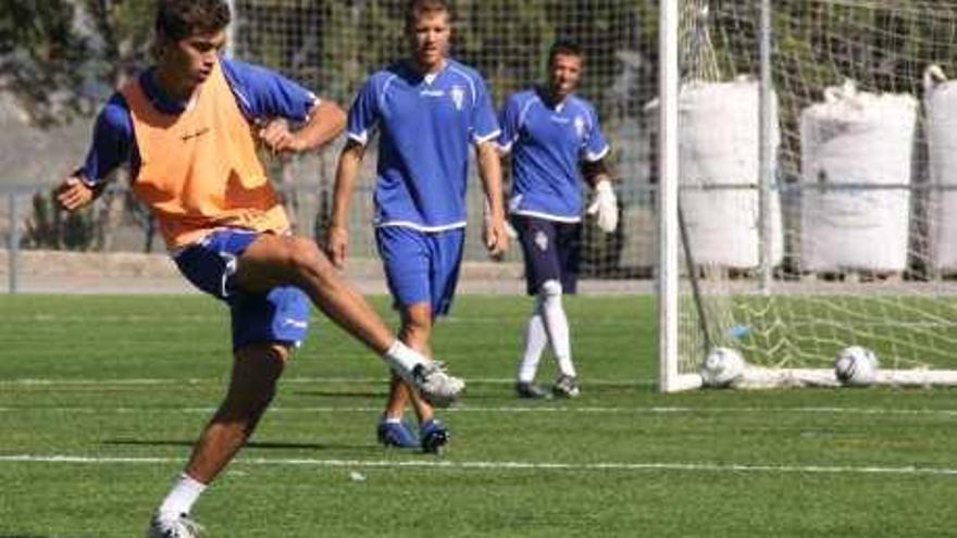 Lucas Torró entrenando con el primer equipo.